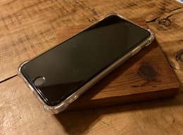 【極美品】２時間以内発送！傷なしiPhone 15 ブラック 256GB iPhone 15 リファービッシュ品 | Back Market