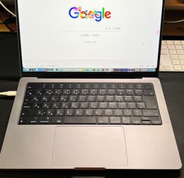 MacBook Pro 14 インチ (2023) - Apple M2 Pro 10-コア と 16-コア GPU