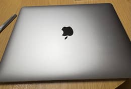 MacBook Pro 13 インチ (2020) シルバー - Core i7 2.3 GHZ - SSD