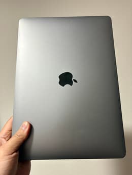 MacBook Air 13 インチ (2020) - Apple M1 8-コア と 8-コア GPU