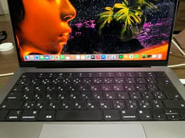 MacBook Pro 14 インチ (2023) - Apple M2 Pro 10-コア と 16-コア GPU