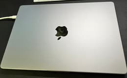 MacBook Pro 14 インチ (2023) - Apple M2 Pro 10-コア と 16-コア GPU