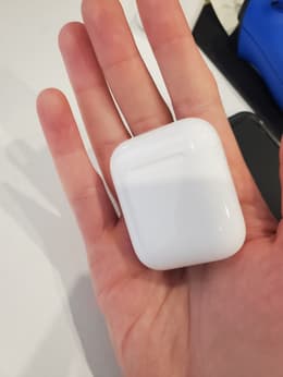 Apple AirPods 第2世代 (2019) - ライトニング 充電ケース 【整備済み