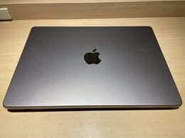 MacBook Pro 16 インチ (2021) - Apple M1 Pro 10-コア と 16-コア GPU