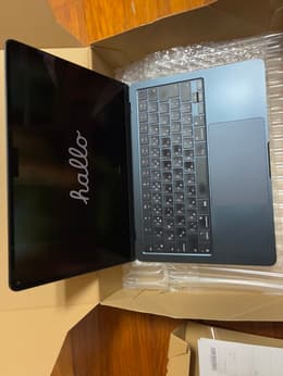 MacBook Air 13 インチ (2022) - Apple M2 8-コア と 10-コア GPU