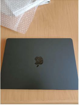 MacBook Air 13 インチ (2022) - Apple M2 8-コア と 8-コア GPU - 8GB