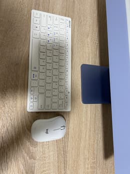 iMac 24-インチ (2021) - Apple M1 GHz - 8GB RAM - 256 GB SSD - JIS