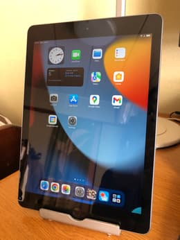 iPad 9.7 インチ (2018) 第6世代 32 GB - Wi-Fi - スペースグレイ