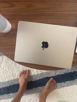 MacBook Air 13 インチ (2024) - Apple M3 8-コア と 8-コア GPU - 8GB