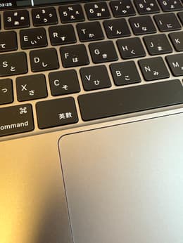 MacBook Pro 13 インチ (2020) - Apple M1 8-コア と 8-コア GPU