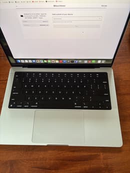 MacBook Pro 14 インチ (2024) - Apple M4 Max 14-コア と 32-コア GPU