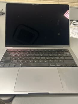 MacBook Pro 14 インチ (2021) - Apple M1 Pro 8-コア と 14-コア GPU