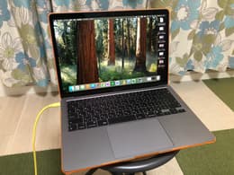 MacBook Air 13 インチ (2020) - Apple M1 8-コア と 7-コア GPU
